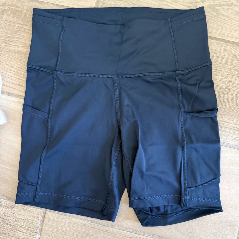 Lululemon fast and free navy blue bike shorts sz 6